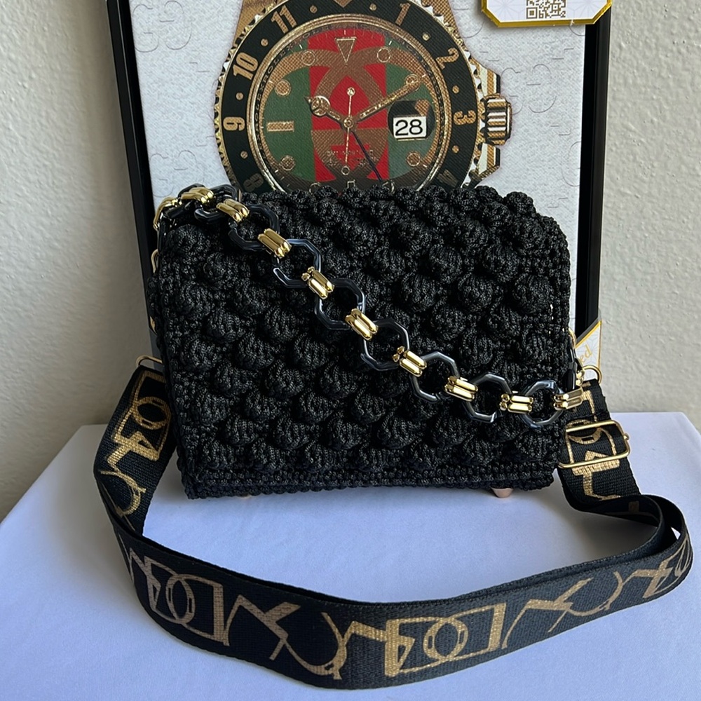 Classic Hand Crafted Crochet Crossbody Bag. - Picture 4 of 17